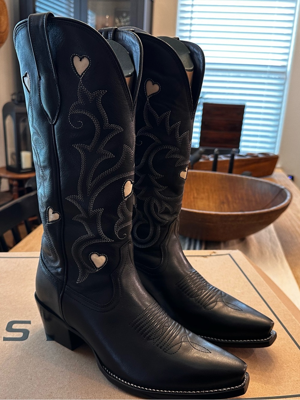 Tecovas Annie Black Hearts. - New in box